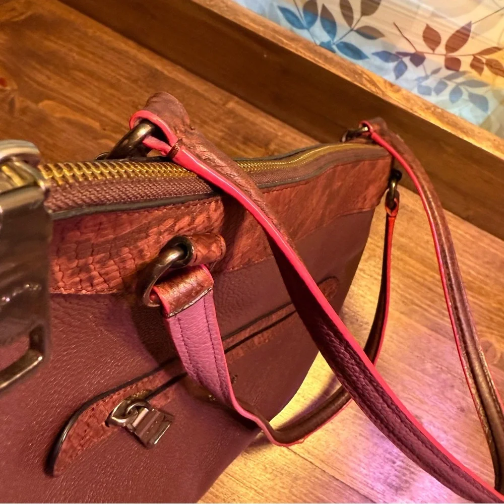 STUNNING β¨ Coach Embossed Leather Tote β Wine/Burgundy with Snake Print Trim β¨β - Picture 10 of 14
